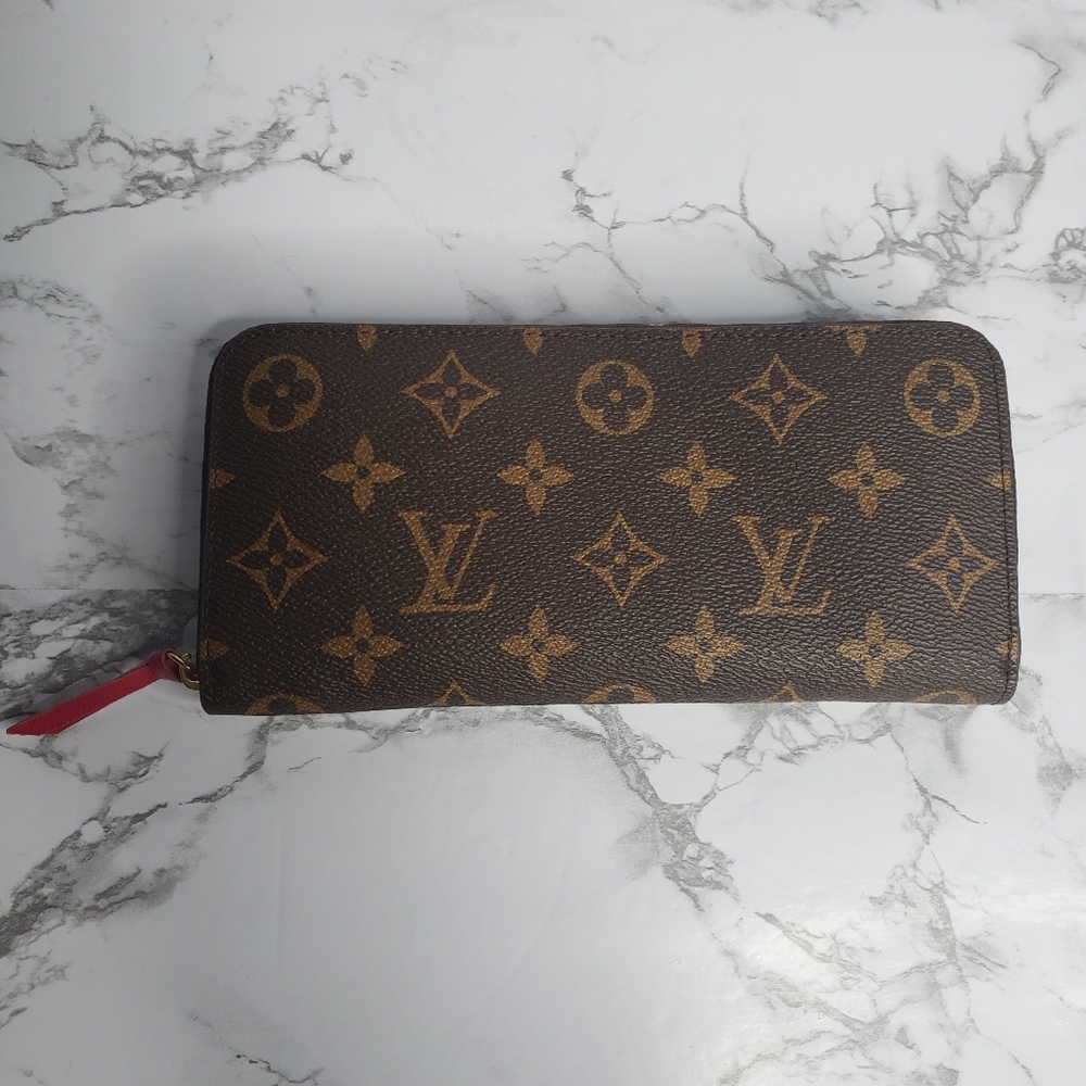 woman's lux wallet